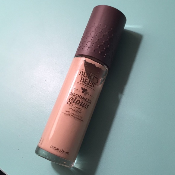 Burt's Bees Other - Burt’s Bees Goodness Glows Foundation Burt's Bees Other - Burt’s Bees Goodness Glows Foundation